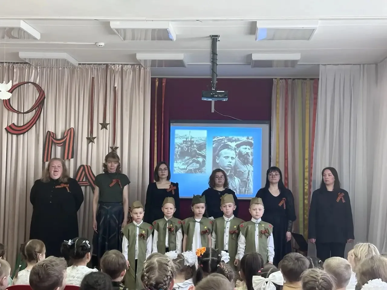 🎉 Сквозь года звучит Победа!

В нашем детском саду прошло торжественное мероприятие, посвящённое Дн
