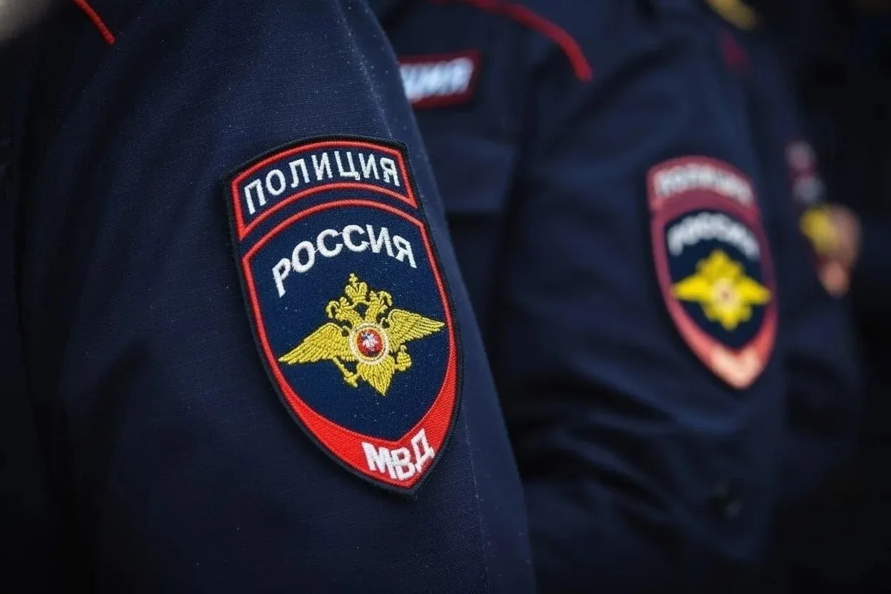 👮Полицейские задержали курьеров телефонных аферистов, обманувших двух жителей Строгино

☎️70-летней