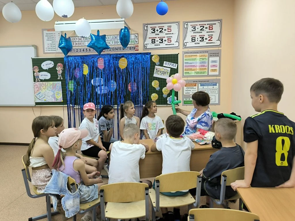 🎨 Вау-день в школе! 🎨

Сегодня у нас был настоящий праздник творчества и хорошего настроения! ✨ Пе
