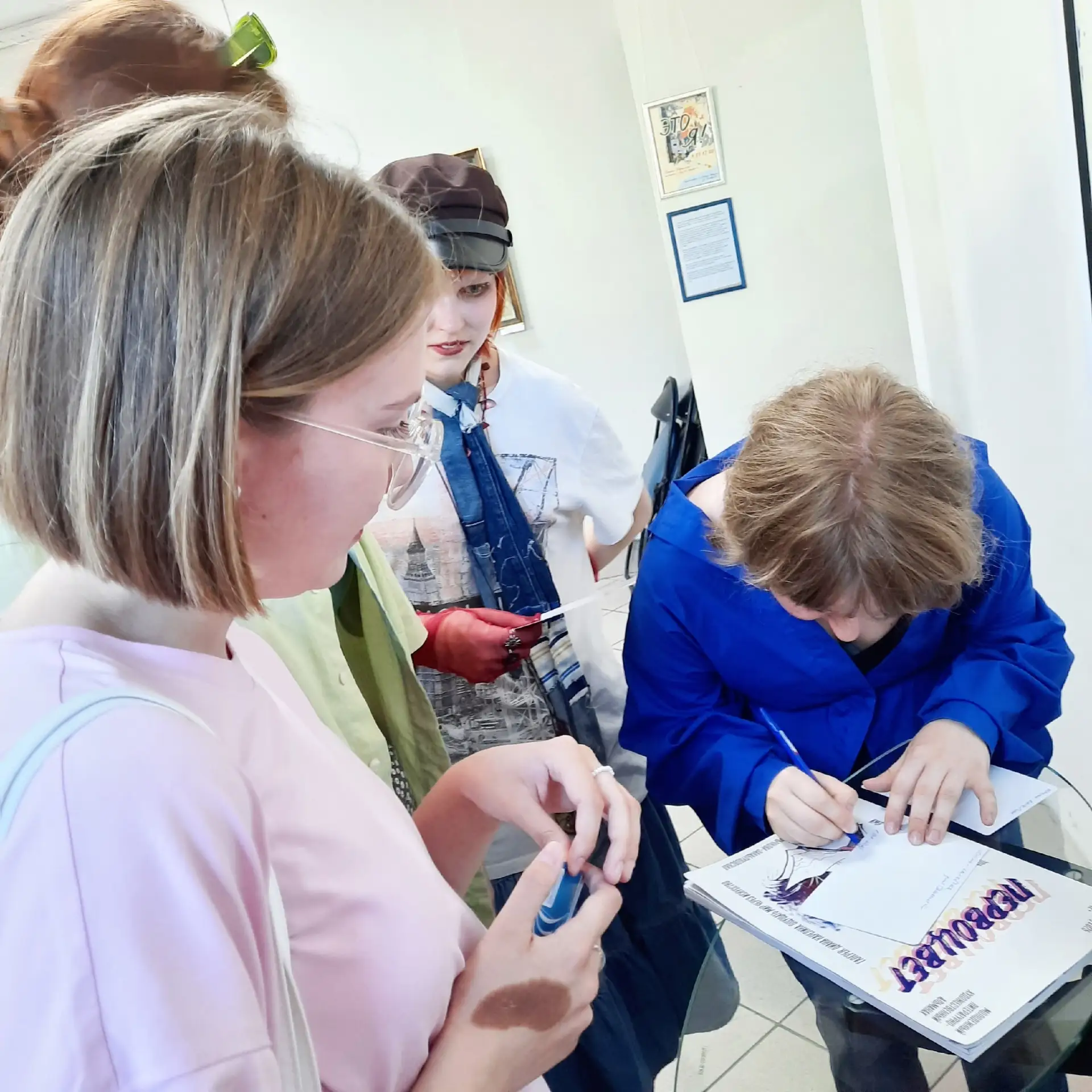 🖼 Сегодня в стенах нашей библиотеки открылась первая персональная выставка молодой иркутской художн