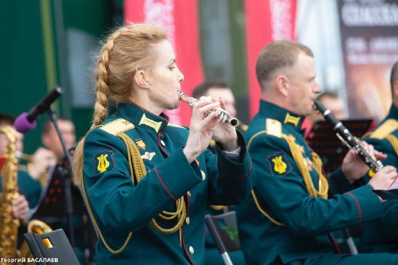 🎺Военные оркестры в парках

13 июня, начало в 15:00

Солисты Показательного оркестра МЧС России пре