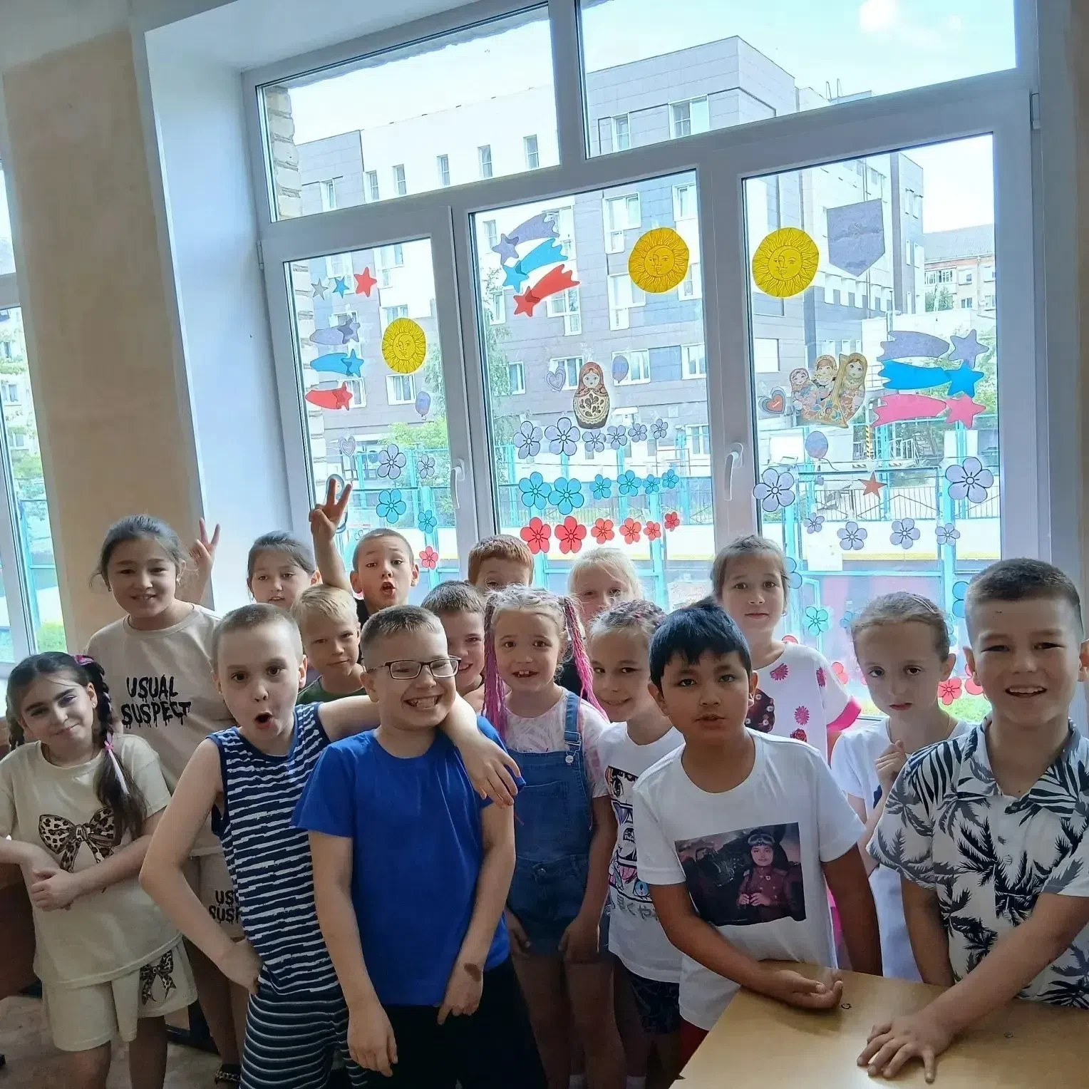 АКЦИЯ "ОКНА РОССИИ"🇷🇺🇷🇺🇷🇺
⬜🟦🟥11 июня в лагере дневного прибывания проведена Всероссийская па