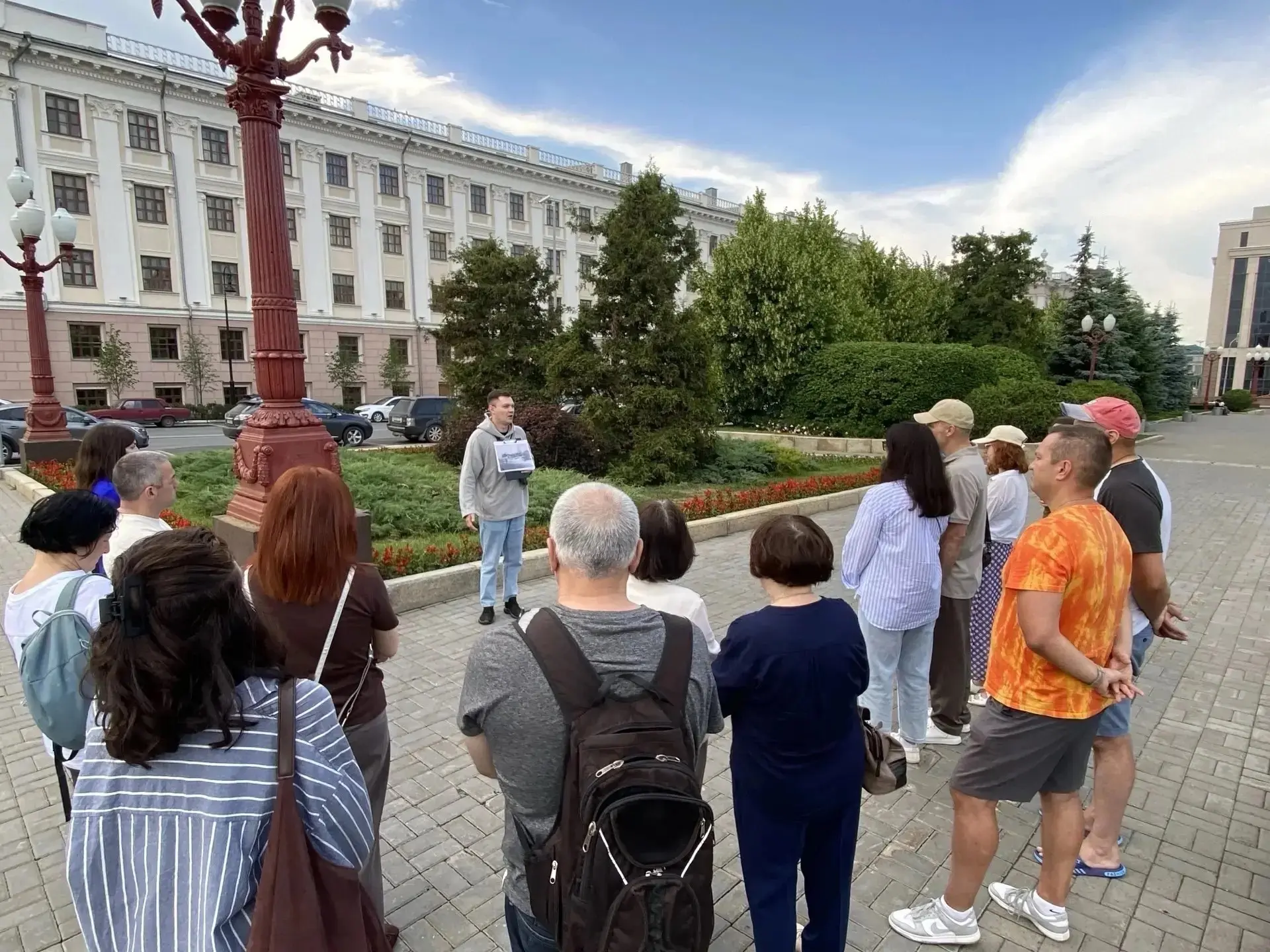 Дорогие друзья!
Под занавес нашего очередного театрального года мы уже по традиции проводим для вас 