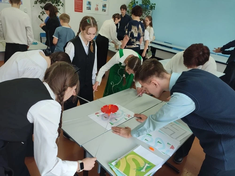 📍«Точка роста» в деле: физика, которую можно потрогать✋

25 апреля на Дне открытых дверей в МБОУ "С