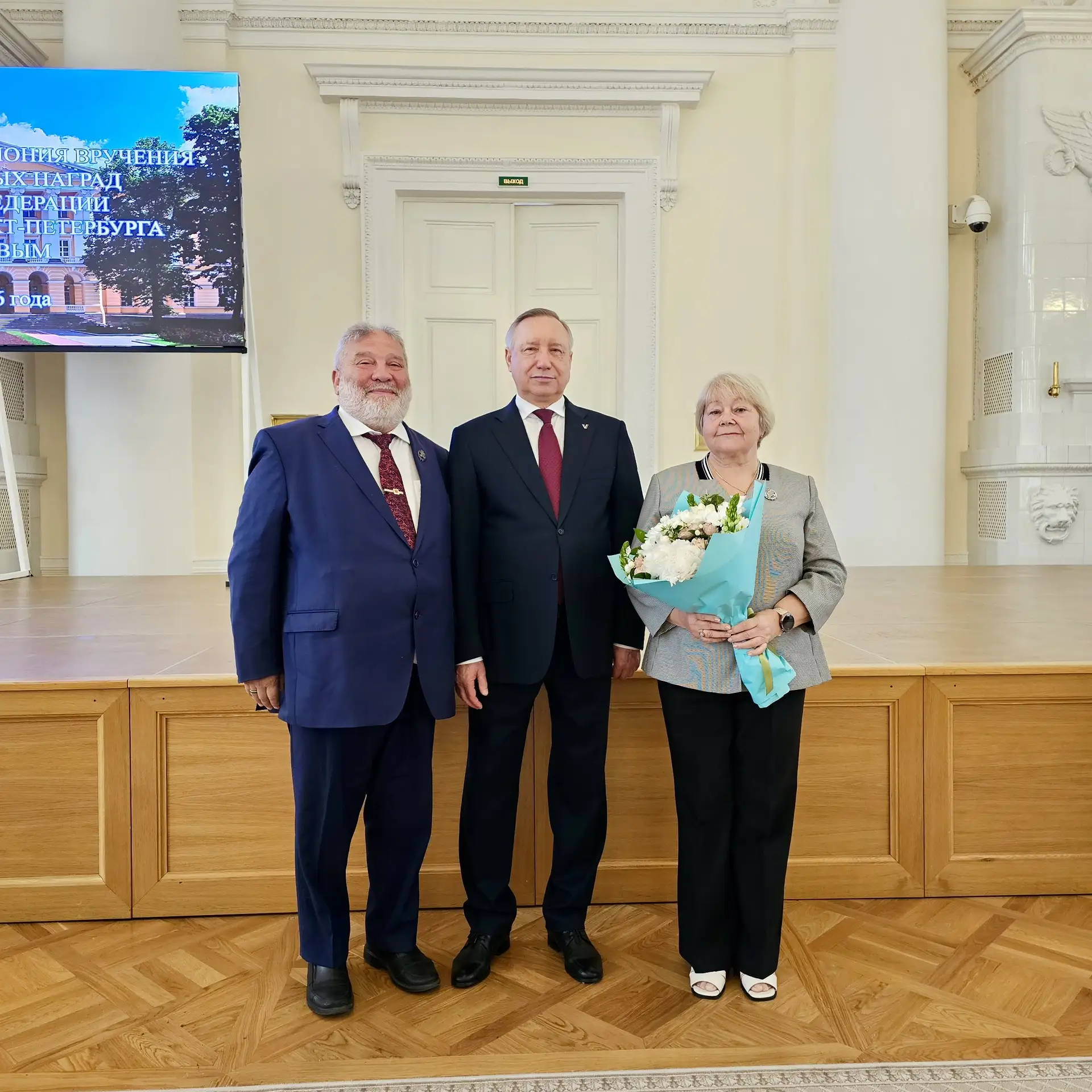 ПОЗДРАВЛЯЕМ! 🏆🎉

Сегодня в Смольном нашему тренеру-преподавателю отделения шашек Антонине Леонидов