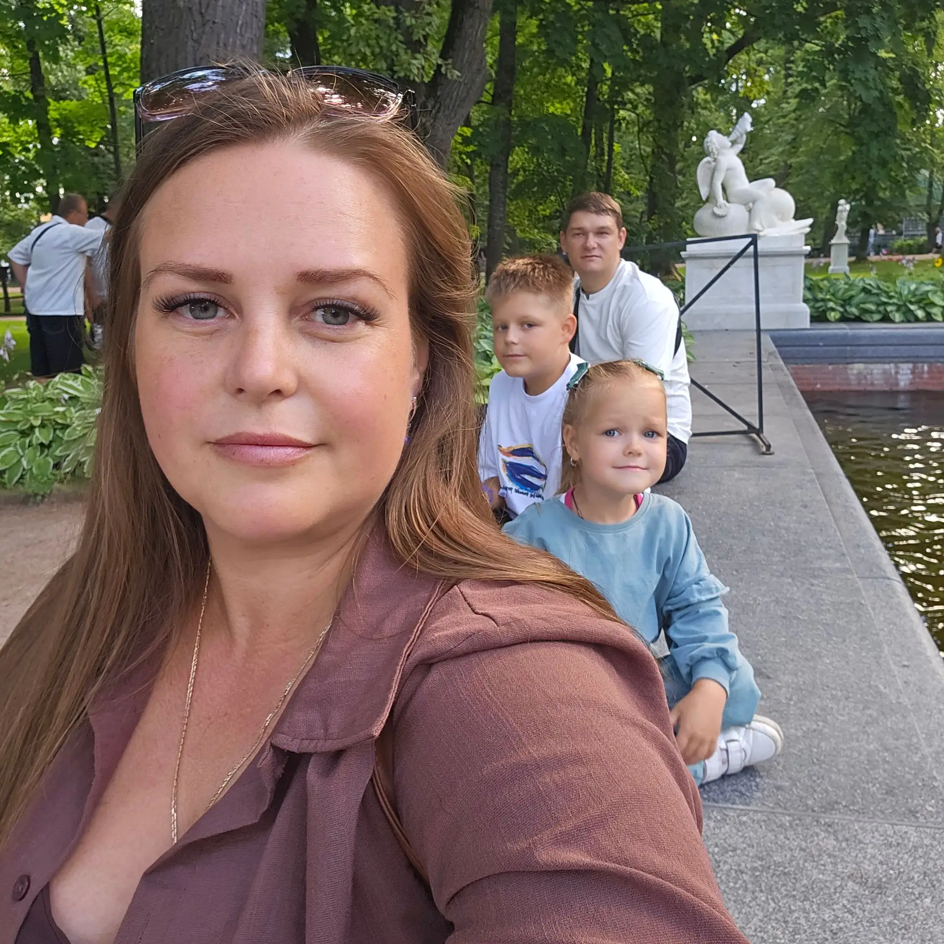 Вчера были в Петродворце😍

Вообще это уже почти традиция после Анапы ездить сюда, в этот раз поката