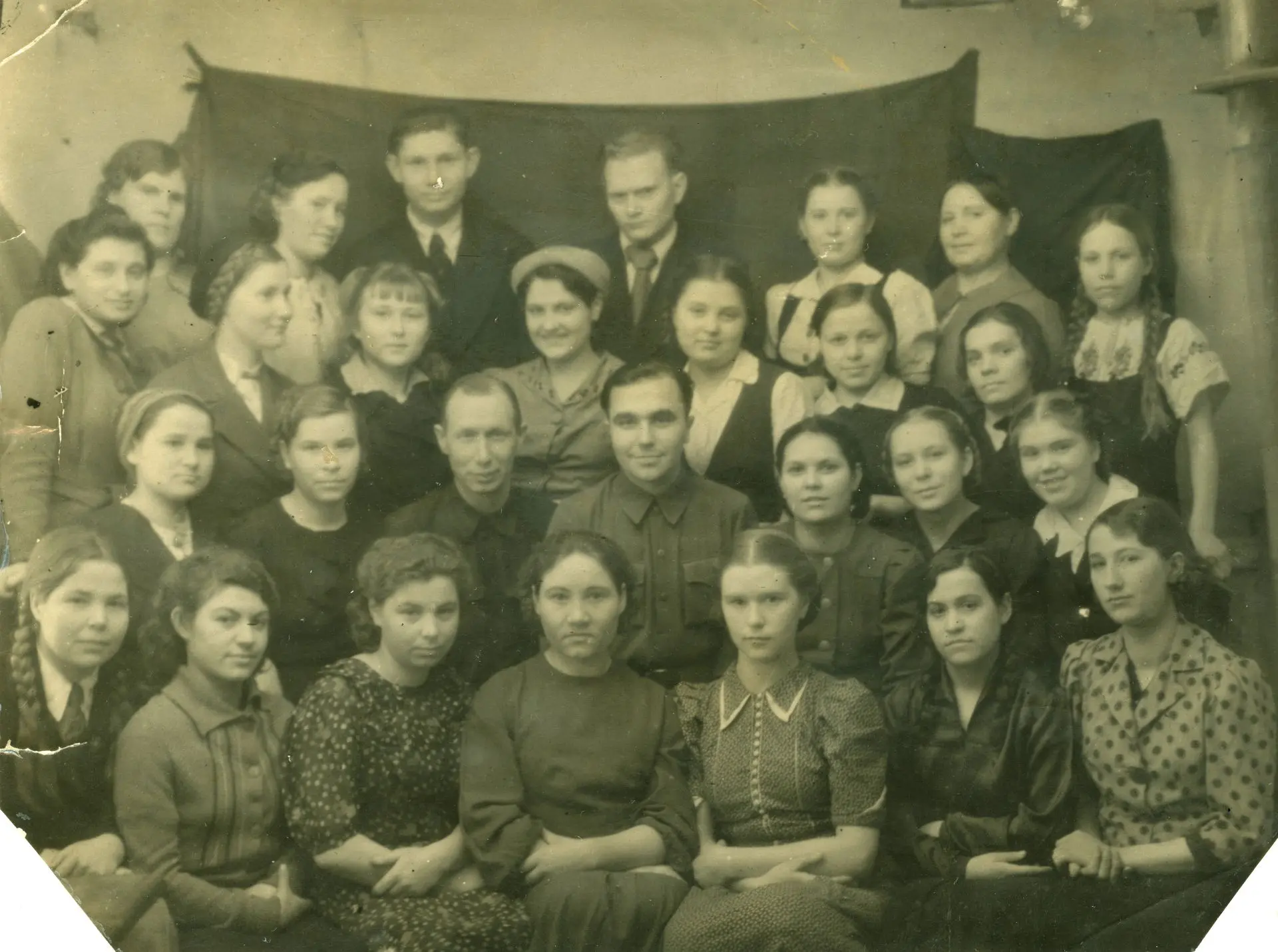 История первого цеха — это не просто хроника производственных достижений. Это долгий путь — от эваку