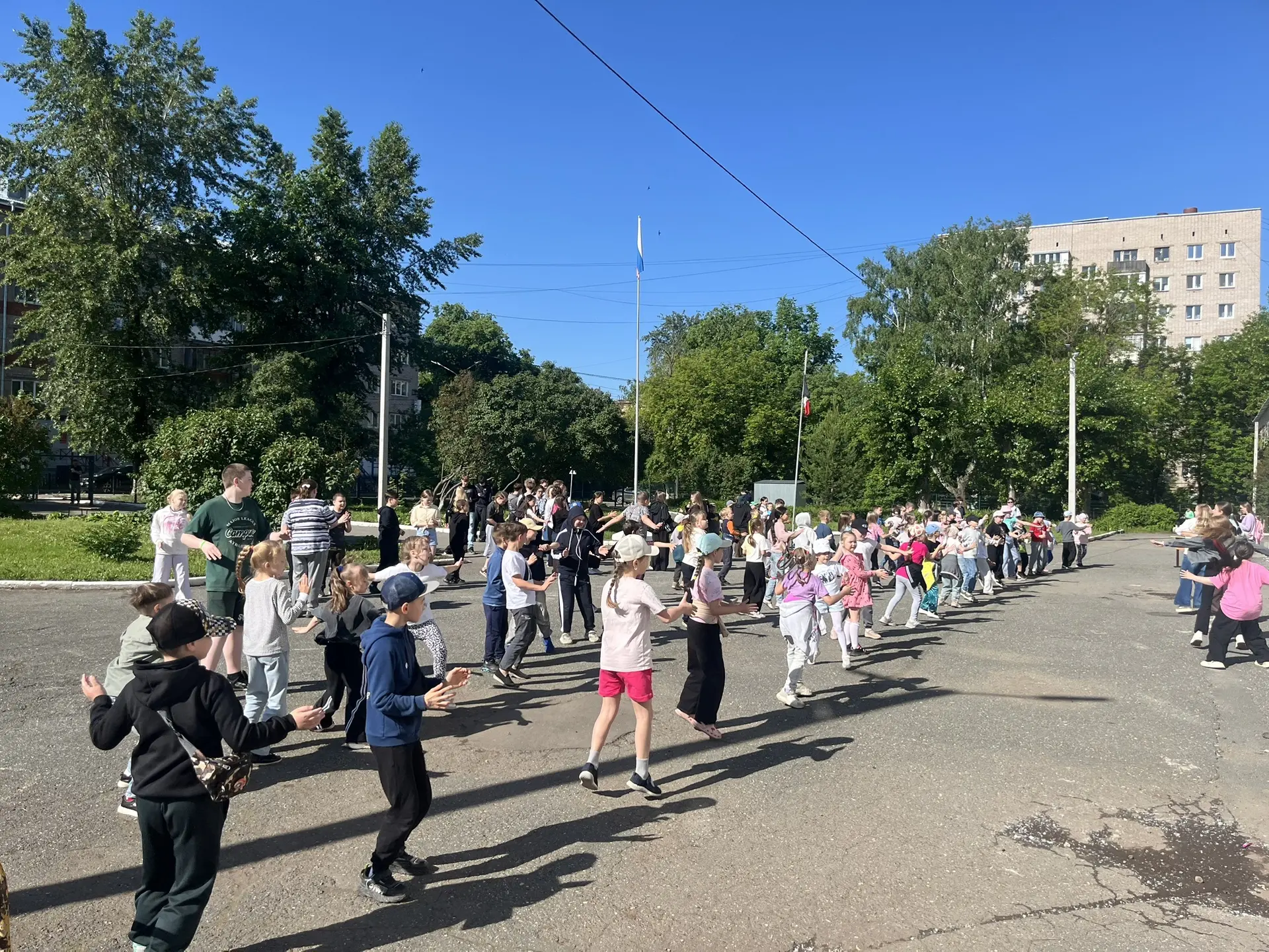 🎉 День спорта в школьном лагере: азарт, командный дух и яркие победы! 🎉

Сегодняшний день в нашем 