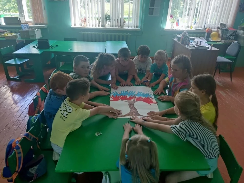 🇷🇺День России в школьном лагере – праздник единства и гордости!🇷🇺 
🎉Сегодня в нашем лагере прош