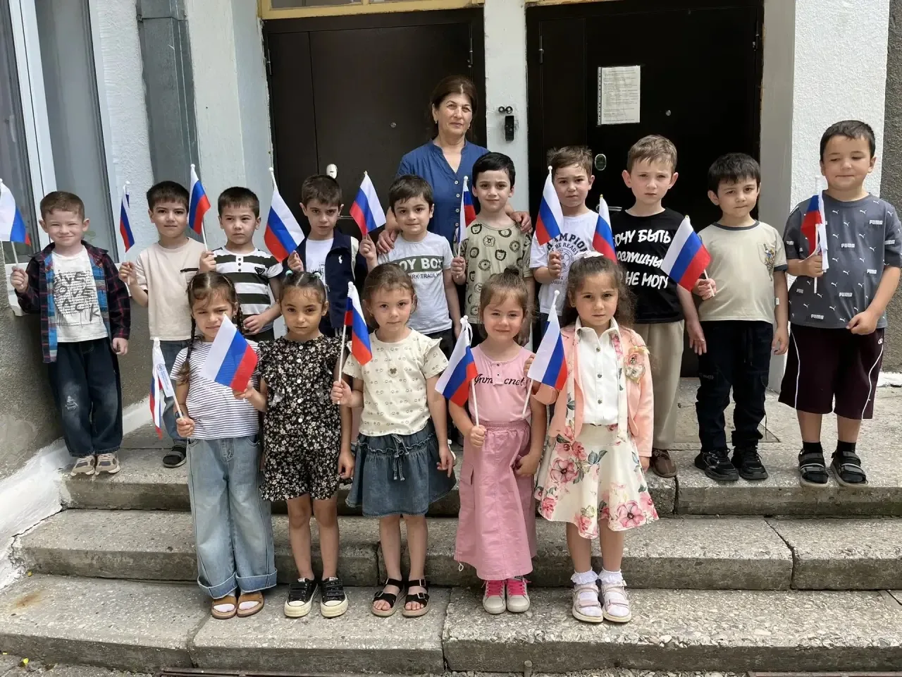 12 июня в нaшей стрaне отмечaется День России. Это прaздник свободы, мирa и добрa. Он символизирует 