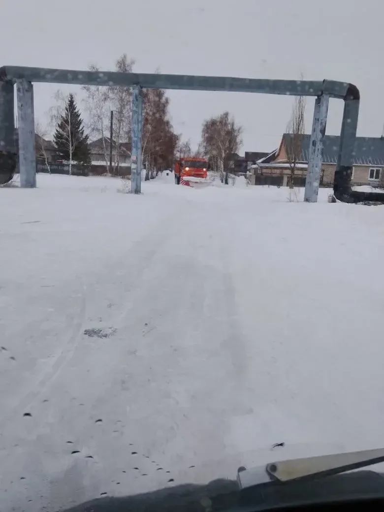 Несмотря на календарную весну, Яровое перед выходными днями засыпало активно снегом. 
МБУ Мой город 
