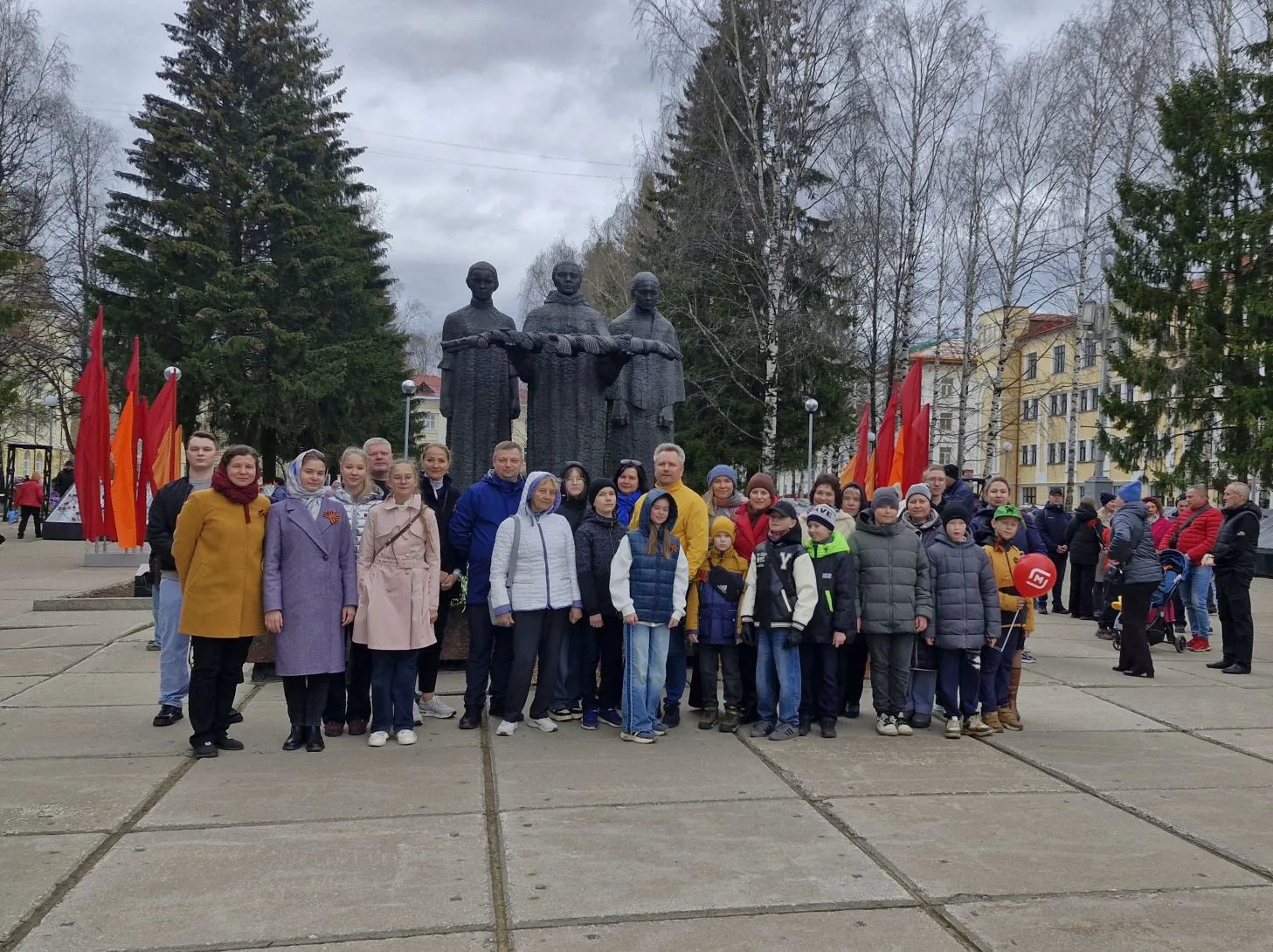 В честь 81‑й годовщины Великой Победы сотрудники Минцифры Республики Коми почтили память героев

Сег