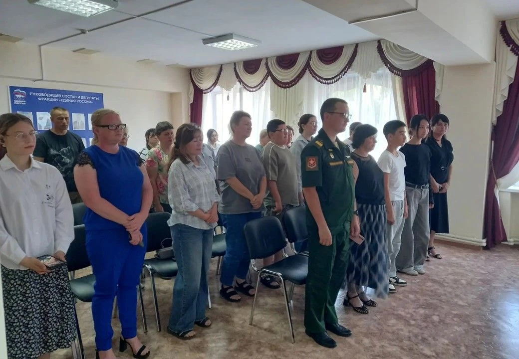 В малом зале Дома культуры «Криолит» прошло очередное вручение наград семьям погибших бойцов, участн