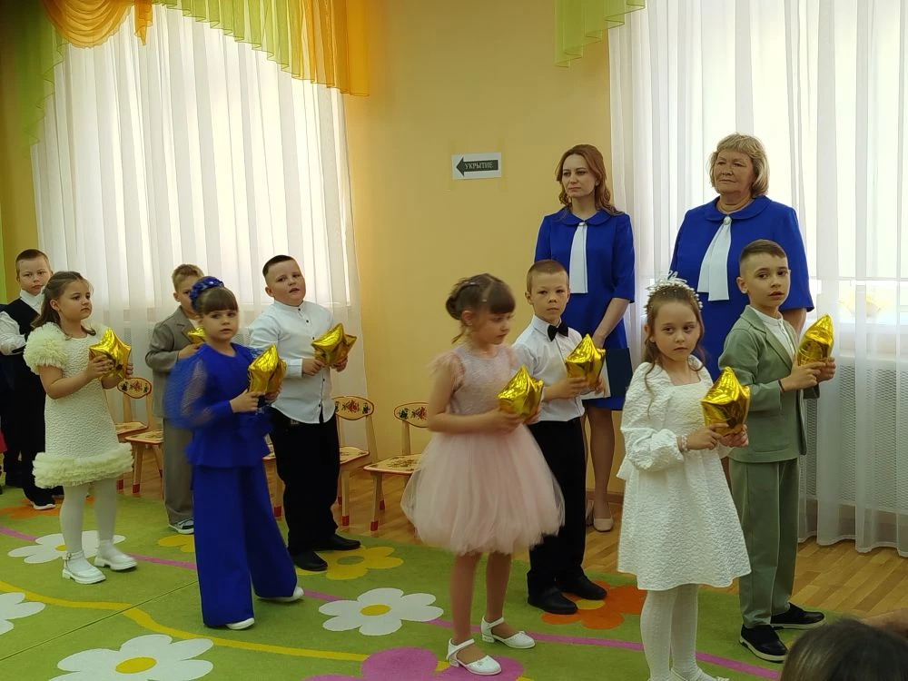 Звёздный выпускной в детском саду: наши маленькие звёзды зажигают! ✨

Сегодня детский сад превратилс