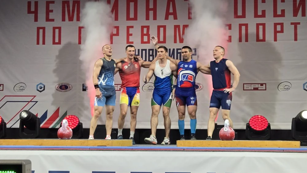 Вячеслав Плотников - чемпион России в рывке в категории 85 кг с результатом 213 подьемов.