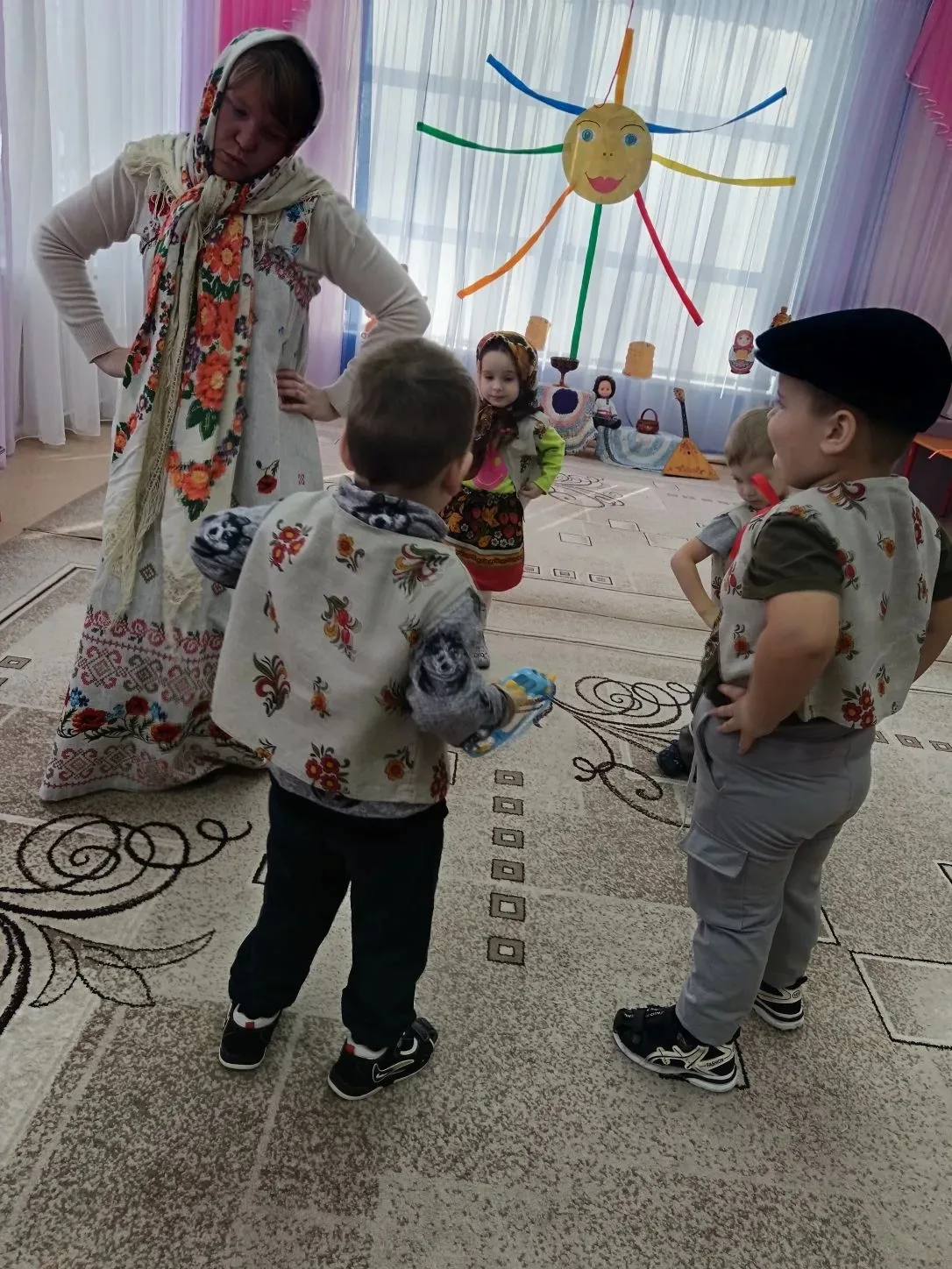 Радостные события, такие как народные праздники, гулянья, всегда украшали нашу жизнь. 
Масленицу жду
