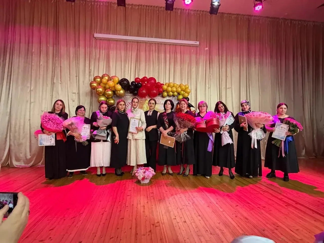 🌷 Благодарим наших дорогих учителей!

Завершился выпускной 4-х классов, и в этот особенный день мы 
