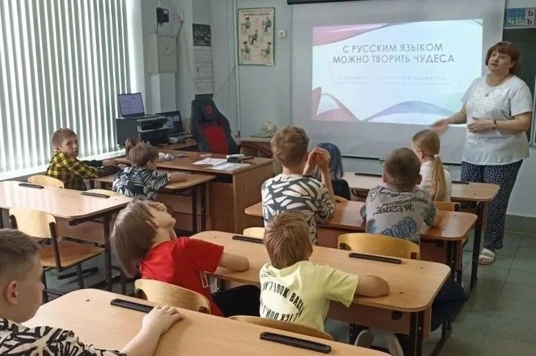 11 июня, накануне Дня России, в рамках сетевого взаимодействия в пришкольном лагере «Солнышко» Лицея