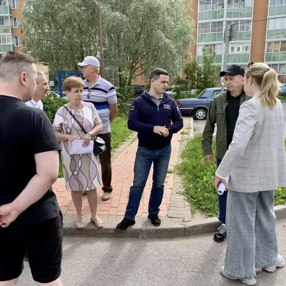 По итогам проведенных приемов граждан председатель комитета Вячеслав Плешаков провел выездные осмотр