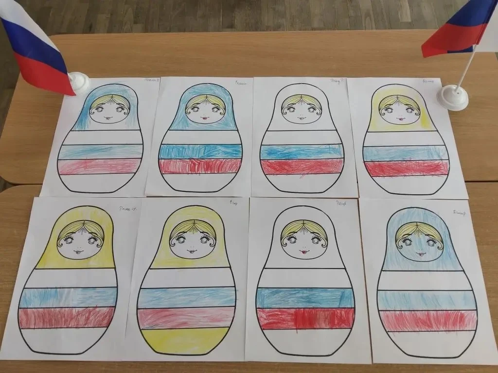 🌟 В нашей второй младшей группе к Дню России мы провели увлекательное занятие! 🇷🇺 Дети "нарядили"