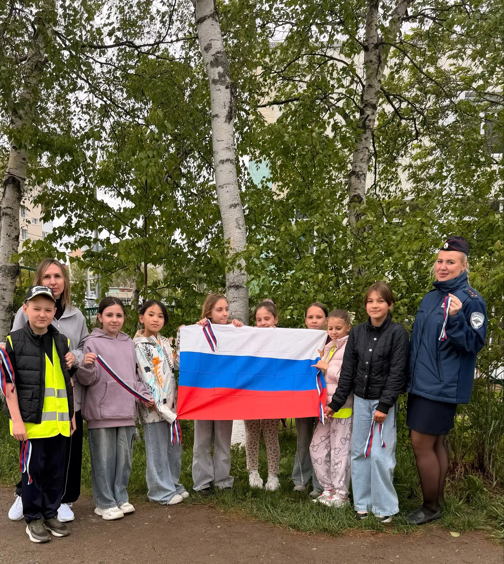 Патриотическая акция «Безопасность в цветах триколора» 🇷🇺 прошла в областном центре 

Сотрудники Г