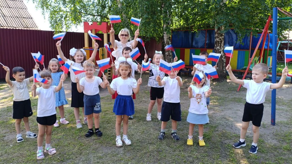 🇷🇺 С Днем России, страна! Как наш детский сад отметил главный праздник в Год единства народов

Сег