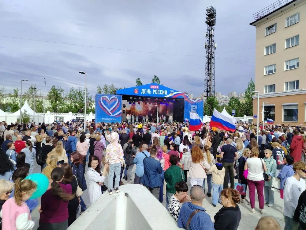 🎭 Коллектив Мурманского областного драматического театра принял участие в митинг-концерте, посвящен