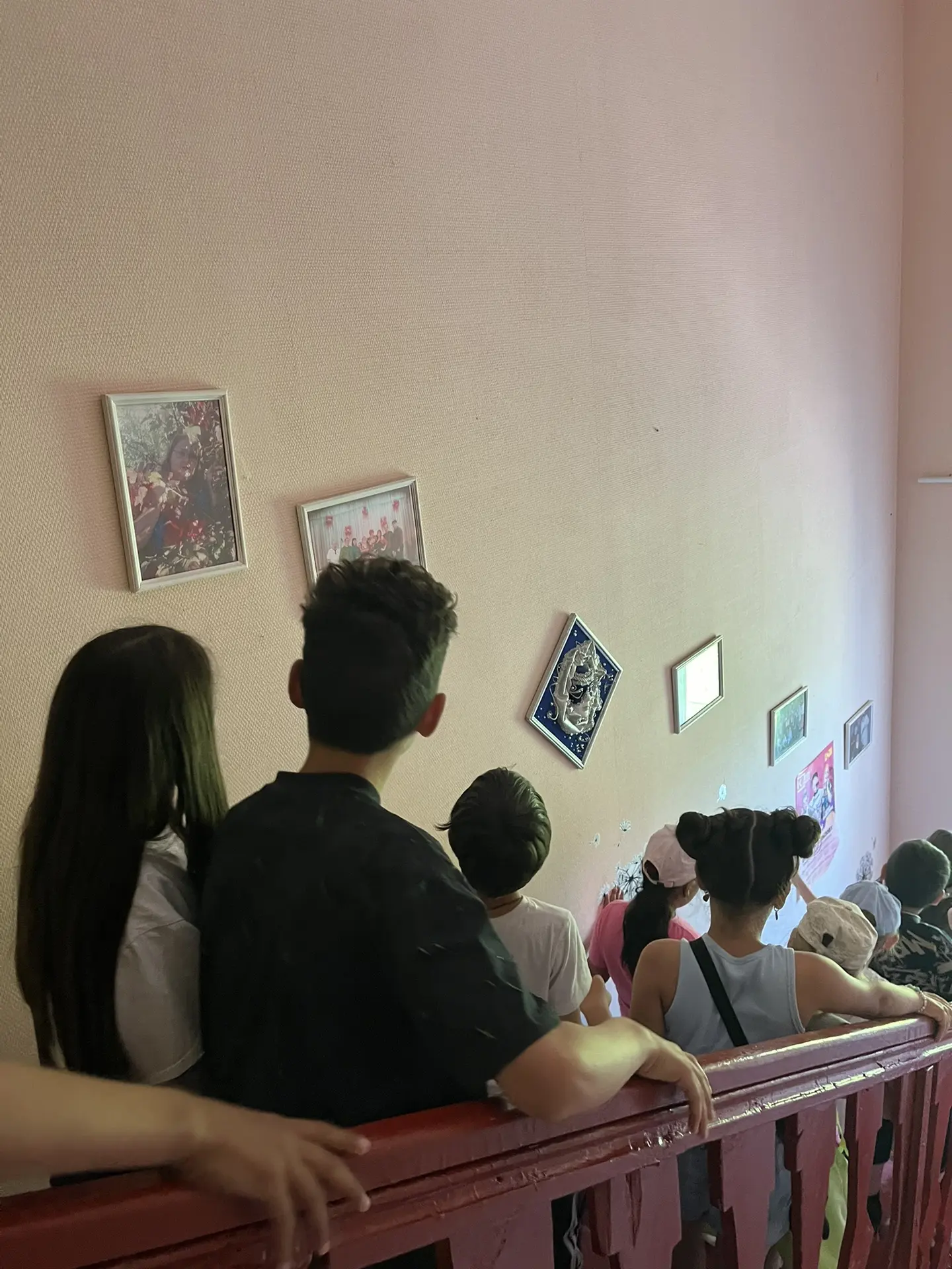 Продолжение рассказа об экскурсии в районный Дом культуры.
История творчества Дома культуры хранится