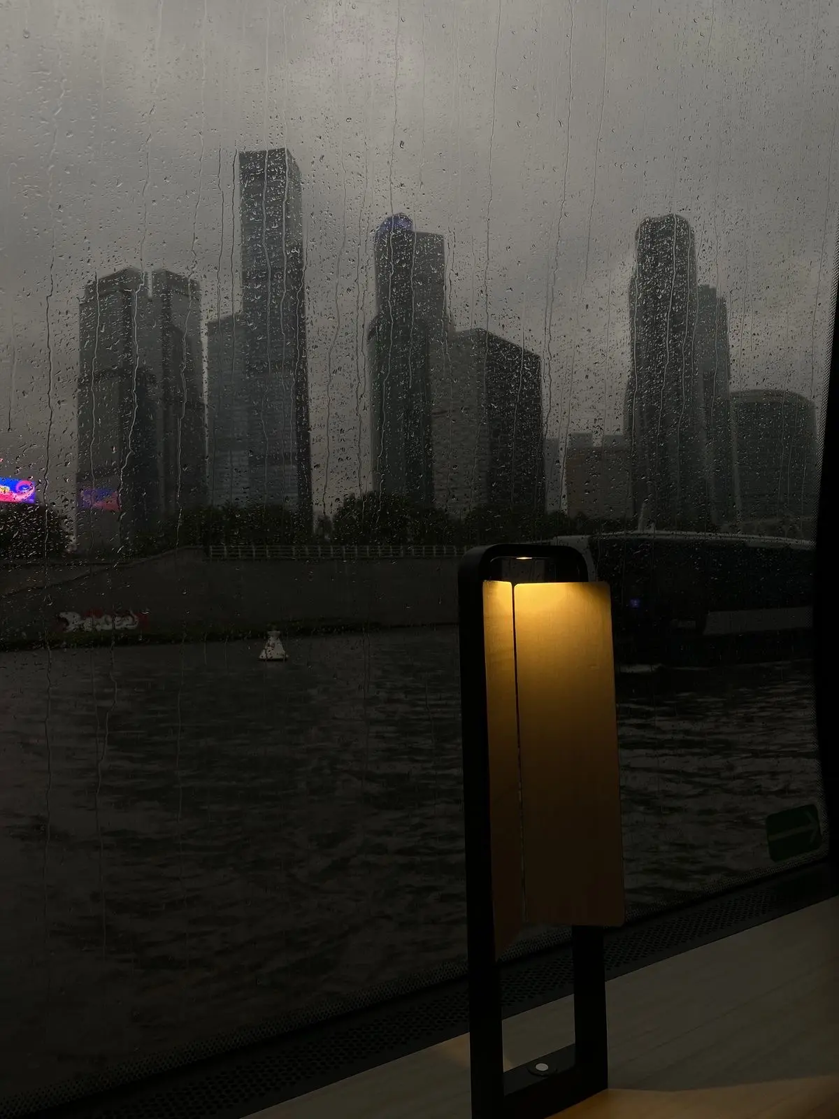 🌧️ Завтра в Москве снова будет дождливо и пасмурно

Температура воздуха дойдёт максимум до +19 град
