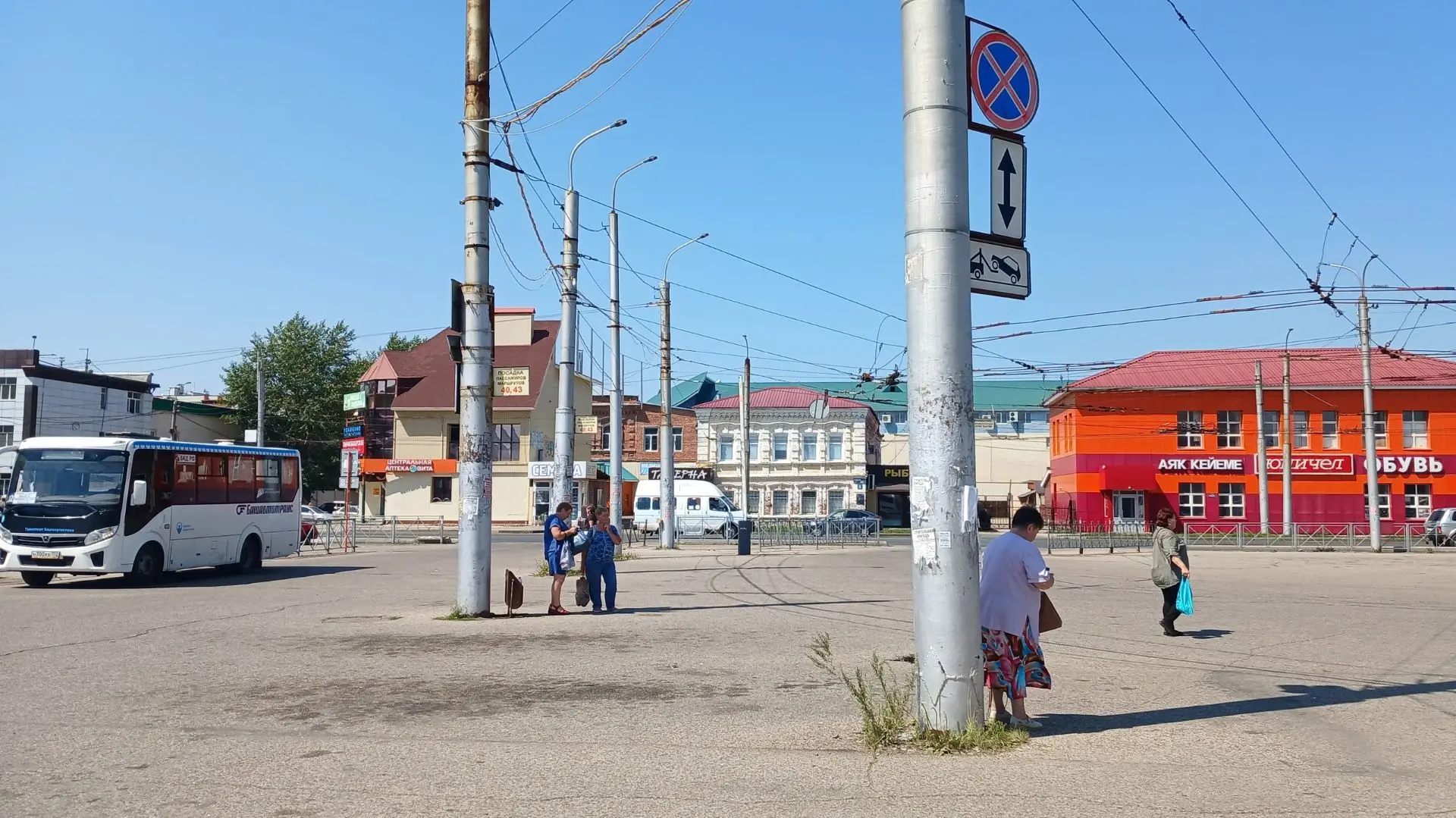 Жительница Стерлитамака обратилась с просьбой улучшить условия ожидания общественного транспорта у ц