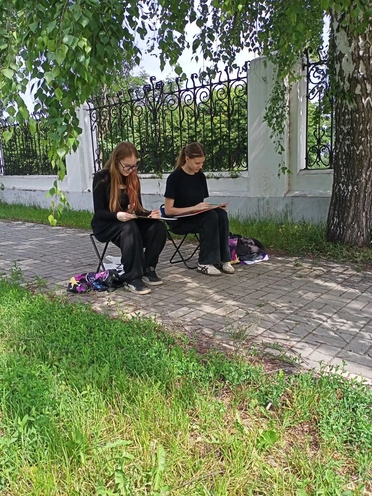 👀А тем временем мы немного подсмотрим за нашими учащимися, которые в разных частях города находятся
