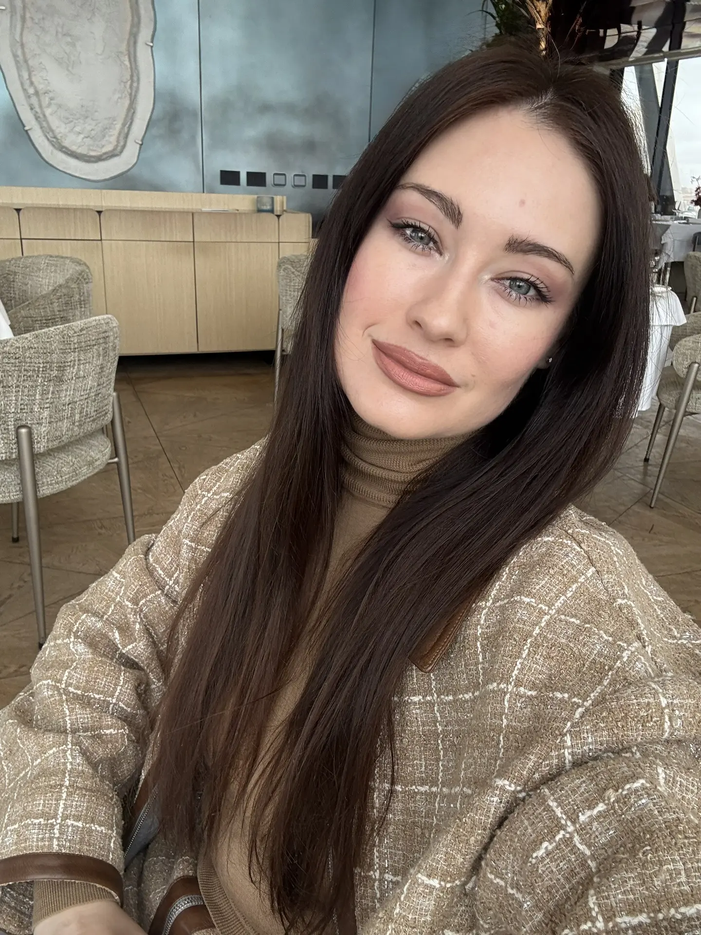После жары прошлой недели🥵 сегодня мне снова захотелось накинуть курточку🙈
Даже и не знаю какой ию