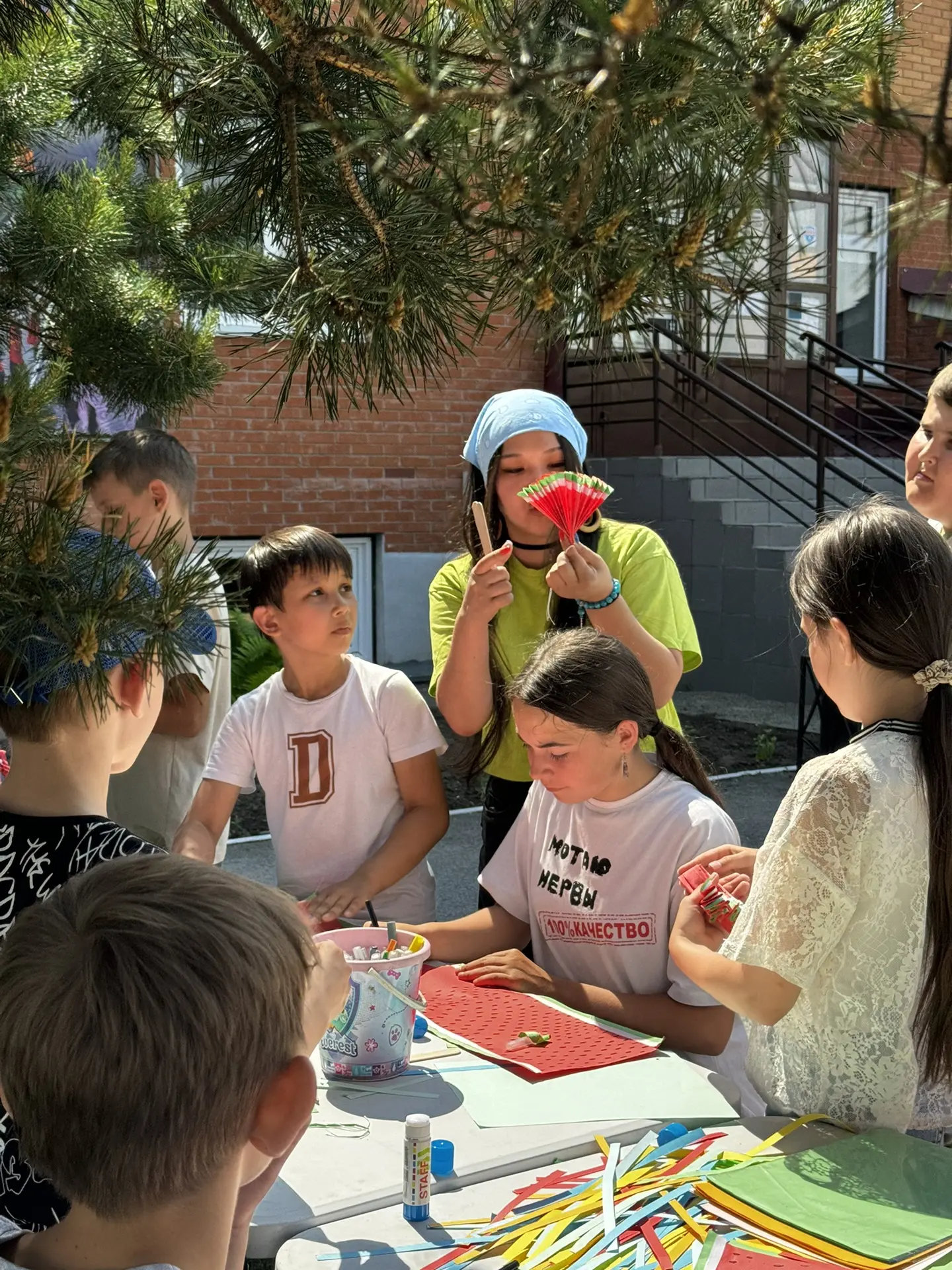 🎨 «Арт-каникулы» на траве: как мы создавали лето своими руками

Сегодня под открытым небом прошёл т