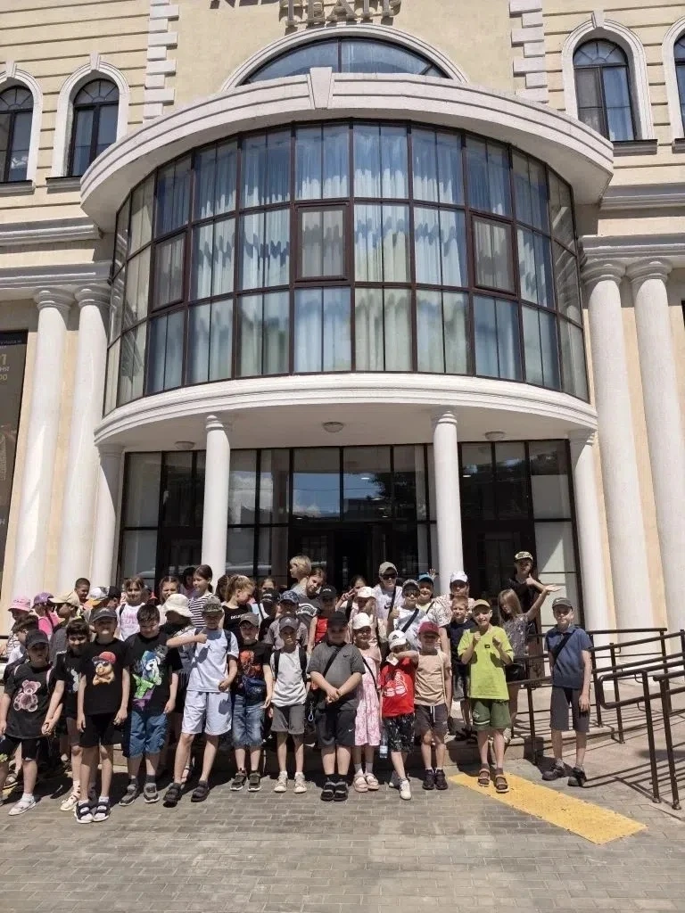 15 июня день в пришкольном лагере "Орлята" как обычно начался с линейки и зарядки. 

✅После вкусного