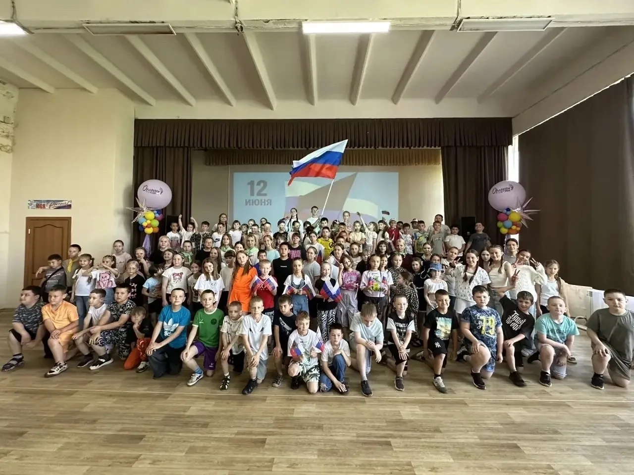 ТЕБЕ, МОЯ РОССИЯ🤍💙❤️

В нашем лагере прошел по-настоящему торжественный и трогательный концерт, по