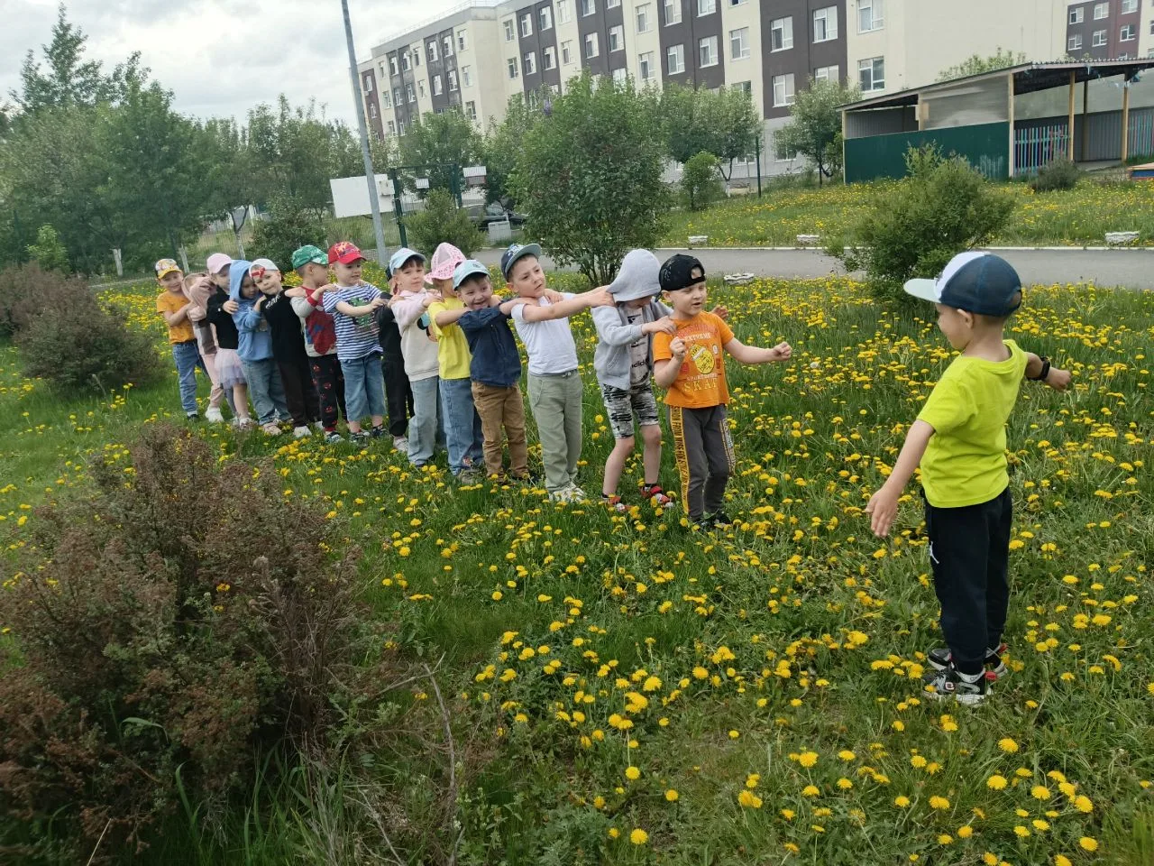 🚆 В рамках детского месячника "Уступи дорогу поездам", в МАДОУ "Центр развития ребенка - детский са