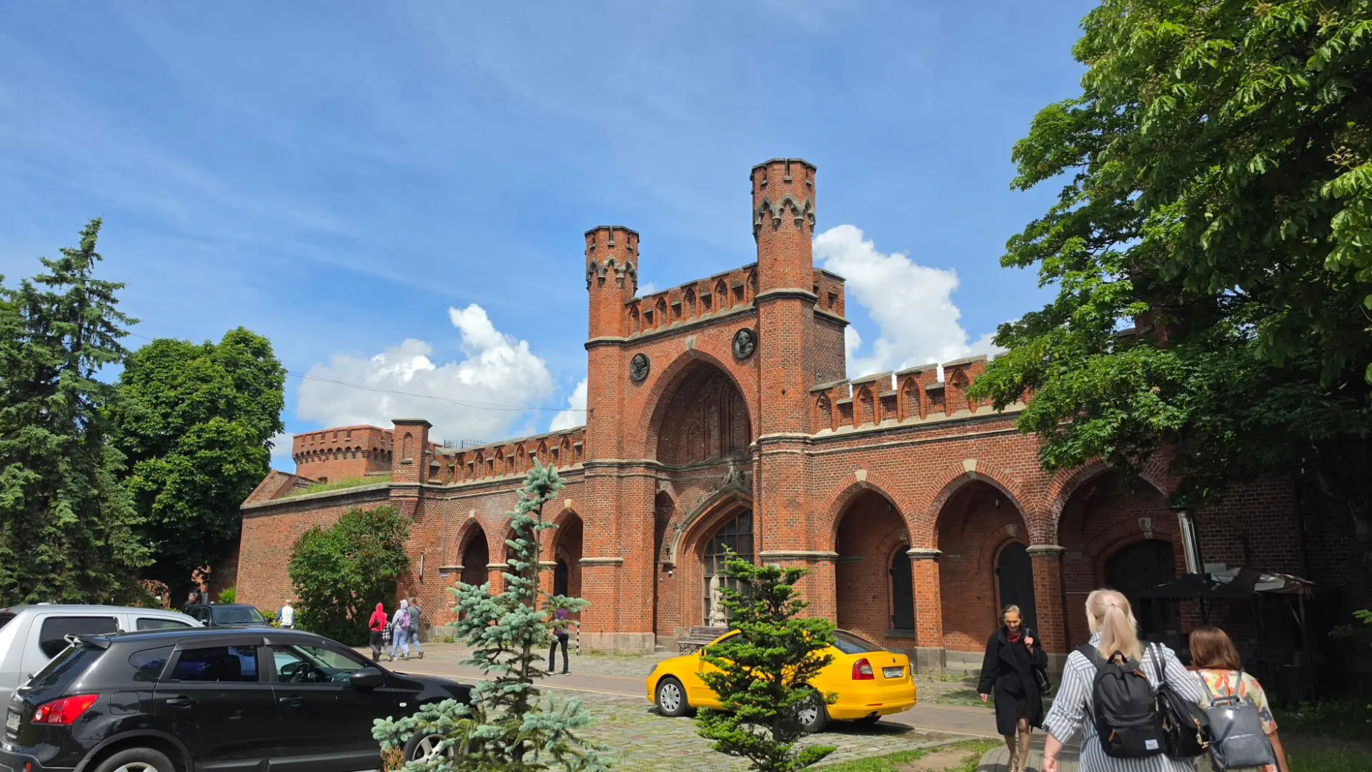 Доброе утро понедельника, друзья!

Я уже в СПб, вчера мы вернулись из нашей поездки по Калининградск