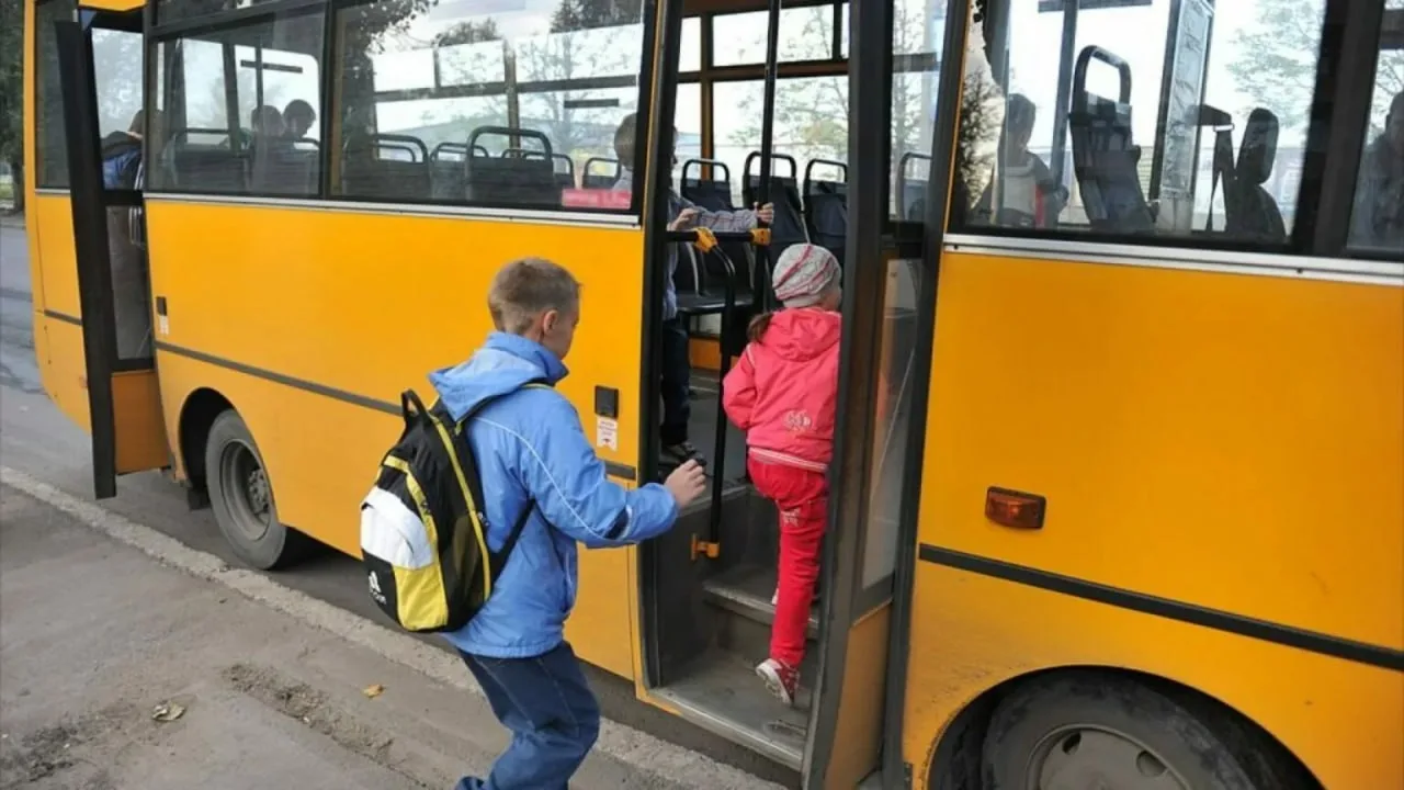 🚌 Для школьников предложили сделать проезд бесплатным круглый год

В Госдуме предложили ввести бесп