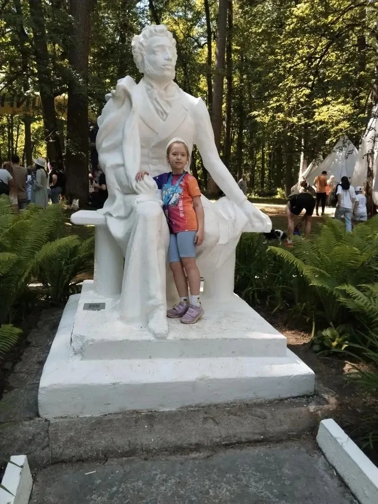 В честь дня рождения 
А. С. Пушкина прошёл
 спортивный праздник, в котором приняла участие  ученица
