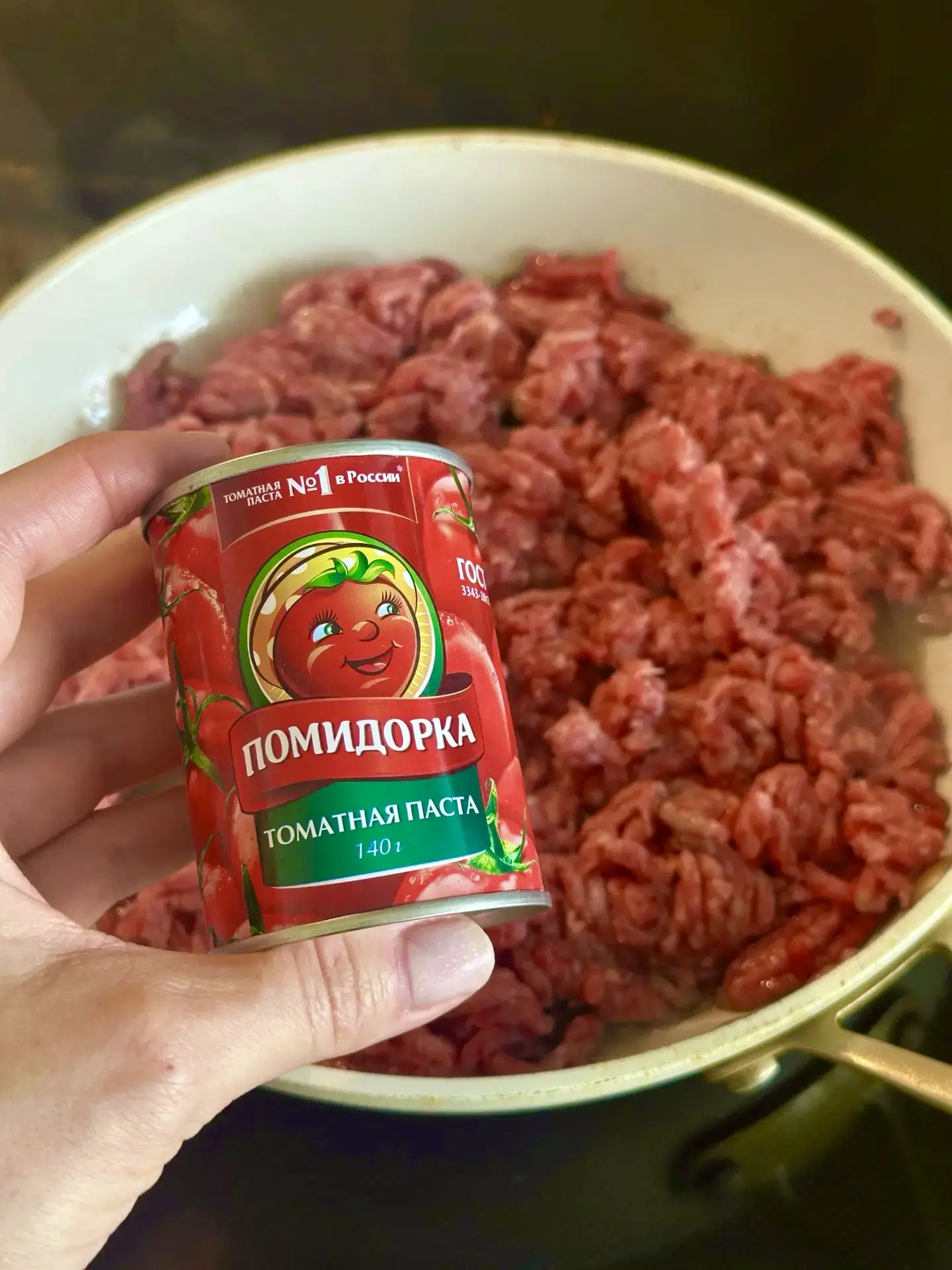 У нас сегодня лазанья.

Мясное рагу для нее делаю очень просто:

500 г говяжьего фарша, 1 небольшая 