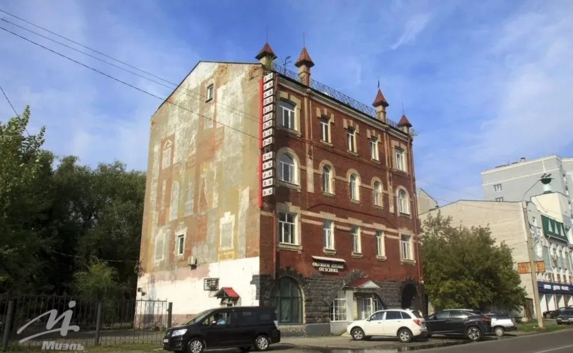В "барнаульском небоскребе" на Гоголя продают трехкомнатную квартиру с камином

Необычная "трёшка" п