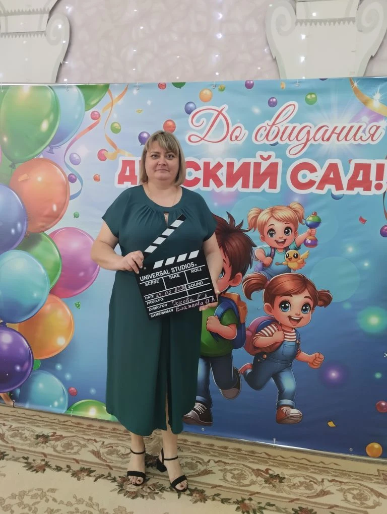Сегодня в нашем детском саду прошёл праздничный утренник, посвящённый выпуску детей в школу.  Воспит