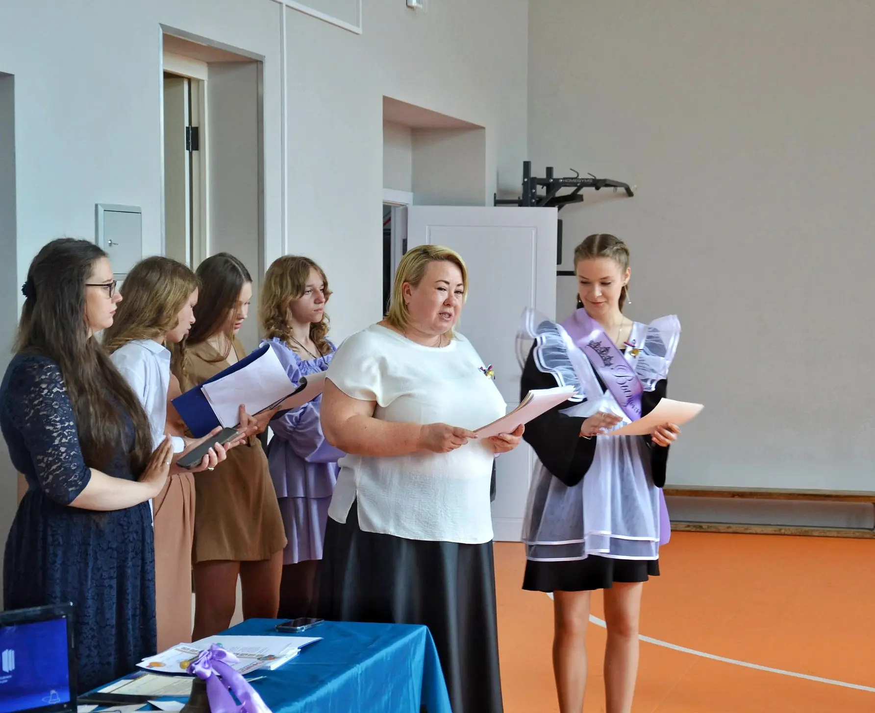 Часть II
🎉Сегодня, 26 мая, в нашей школе прошла торжественная линейка🎊🎓 Для выпускников 9 класса 