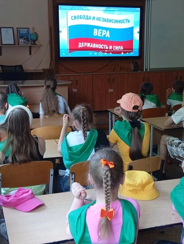 🇷🇺ДЕНЬ ЕДИНЫХ ДЕЙСТВИЙ|ДЕНЬ РОССИИ🇷🇺

🌸Ежегодно, 12 июня, отмечается молодой, но очень значимый