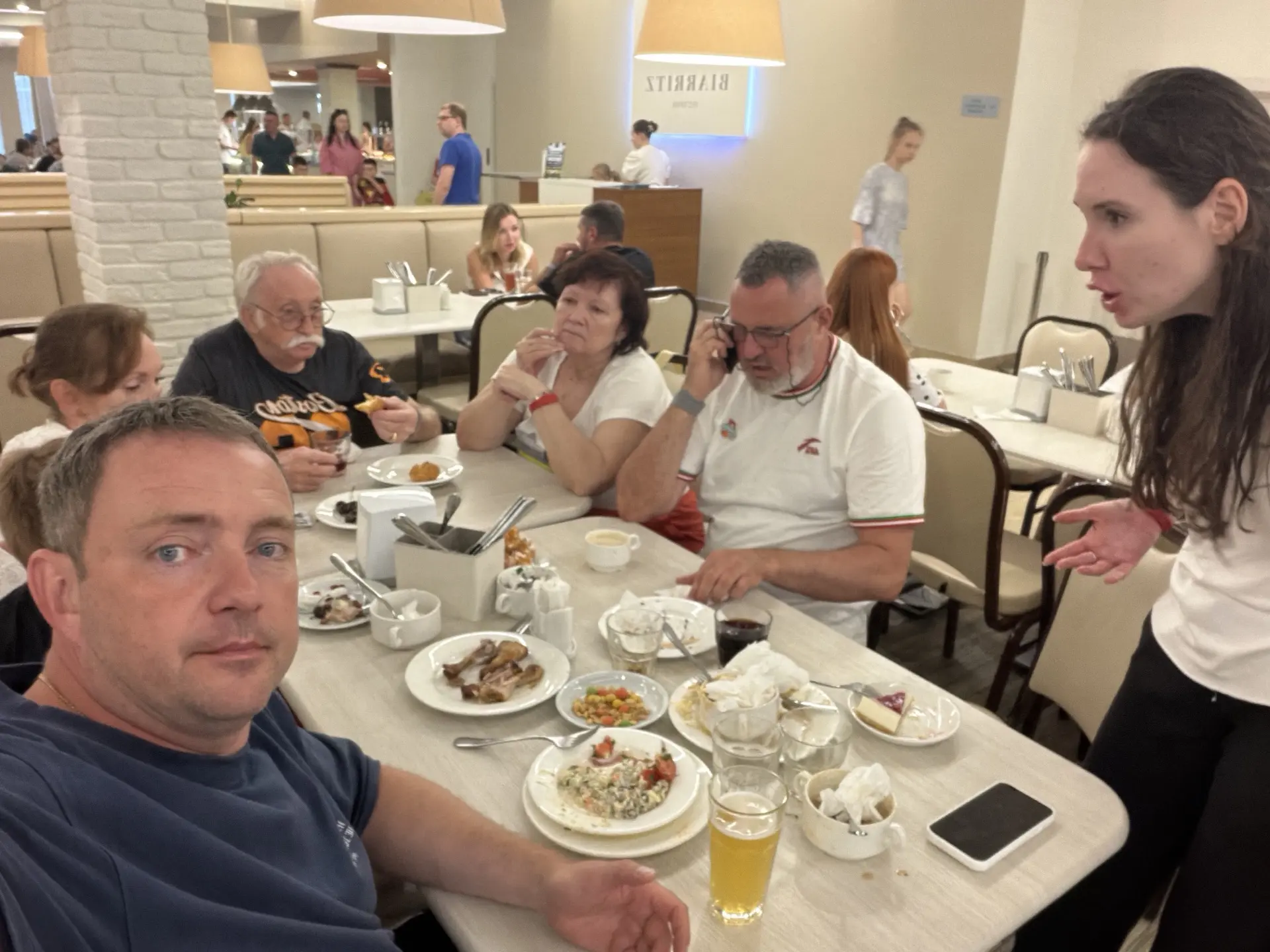 Первое застолье началось 😎