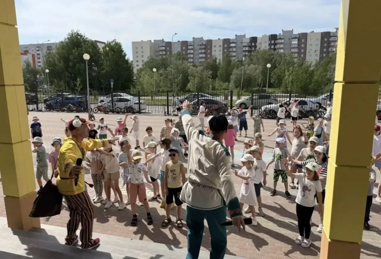 ☀️ Яркая среда в лагере «Пространство открытий»: традиции, творчество и спорт!

Наше лагерное утро т