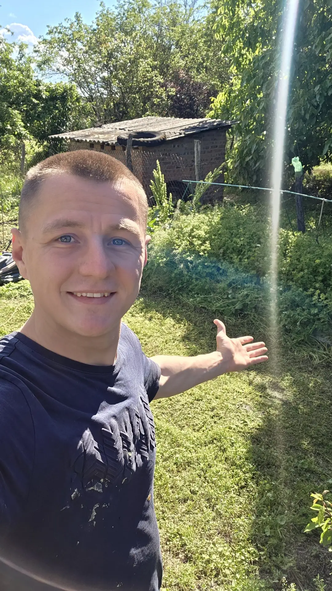 В начале года я попросил Кристину не высаживать растения в этом месте 🌿, так как планировал установ
