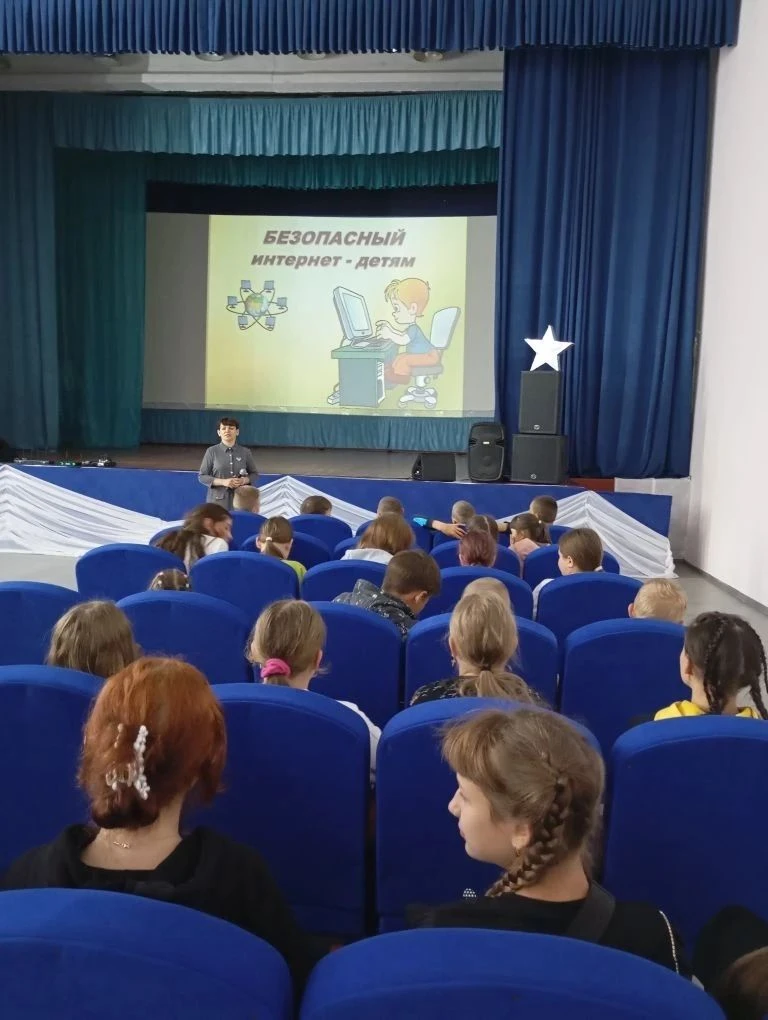 Интерактивная программа "Безопасный интернет детям"
9 июня в Доме культуры поселка Снежный прошла ин