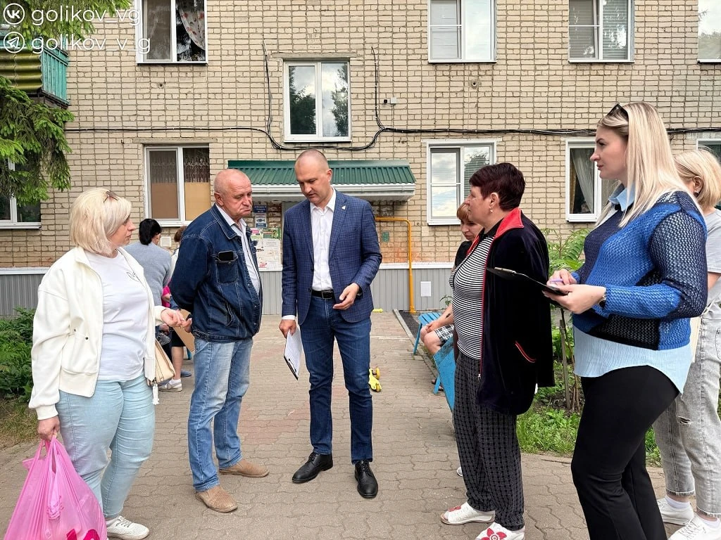 Василий Голиков проверил ход капремонта дома №24 на улице Лазарева

Глава администрации Губкинского 