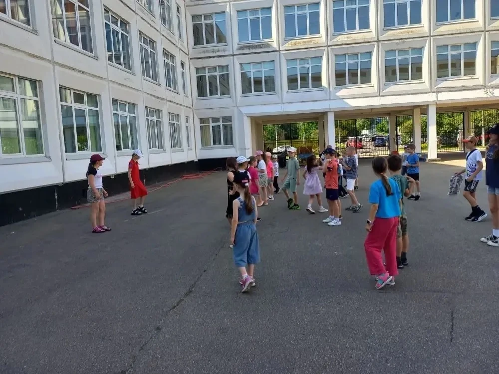 9 июня 🌞
Сегодня выдался насыщенный день — было много творчества и игр!

Дети приняли участие в раз